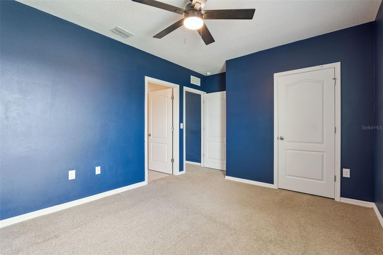 Jr Suite on 2nd floor with its own bath - 10528 BRONZE LEAF CT, LEESBURG