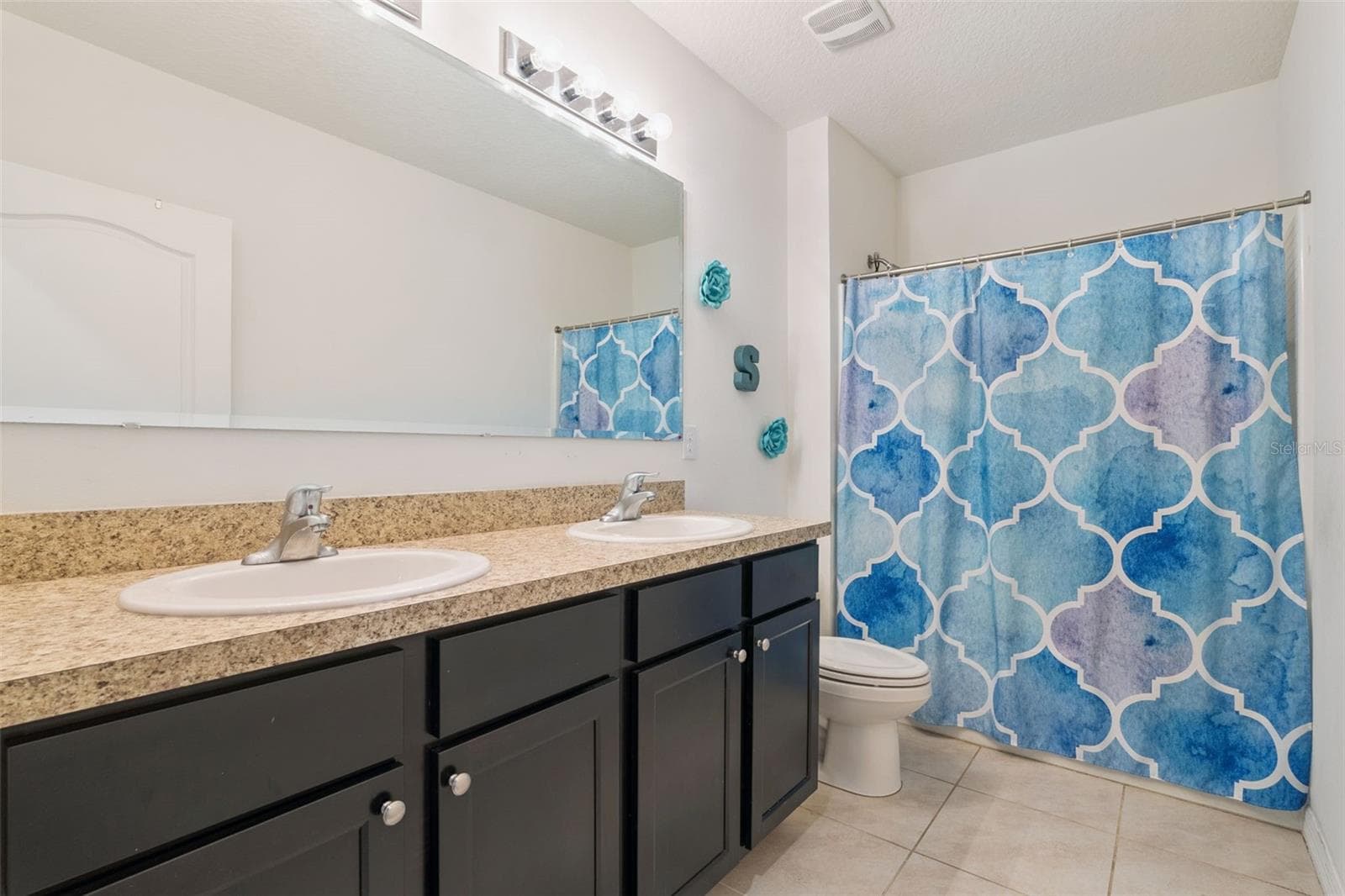 Hall bath upstairs - 10528 BRONZE LEAF CT, LEESBURG