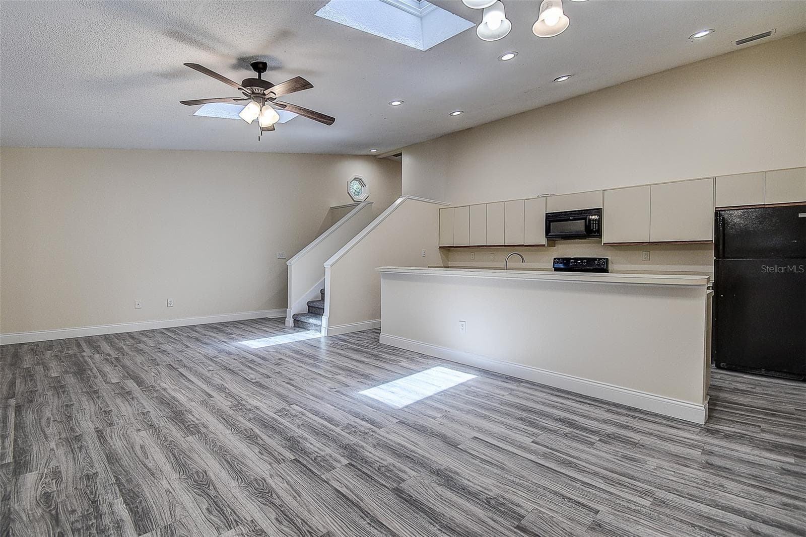 Condominium at 6334 92ND PL N #2401, PINELLAS PARK, photo 8 of 45