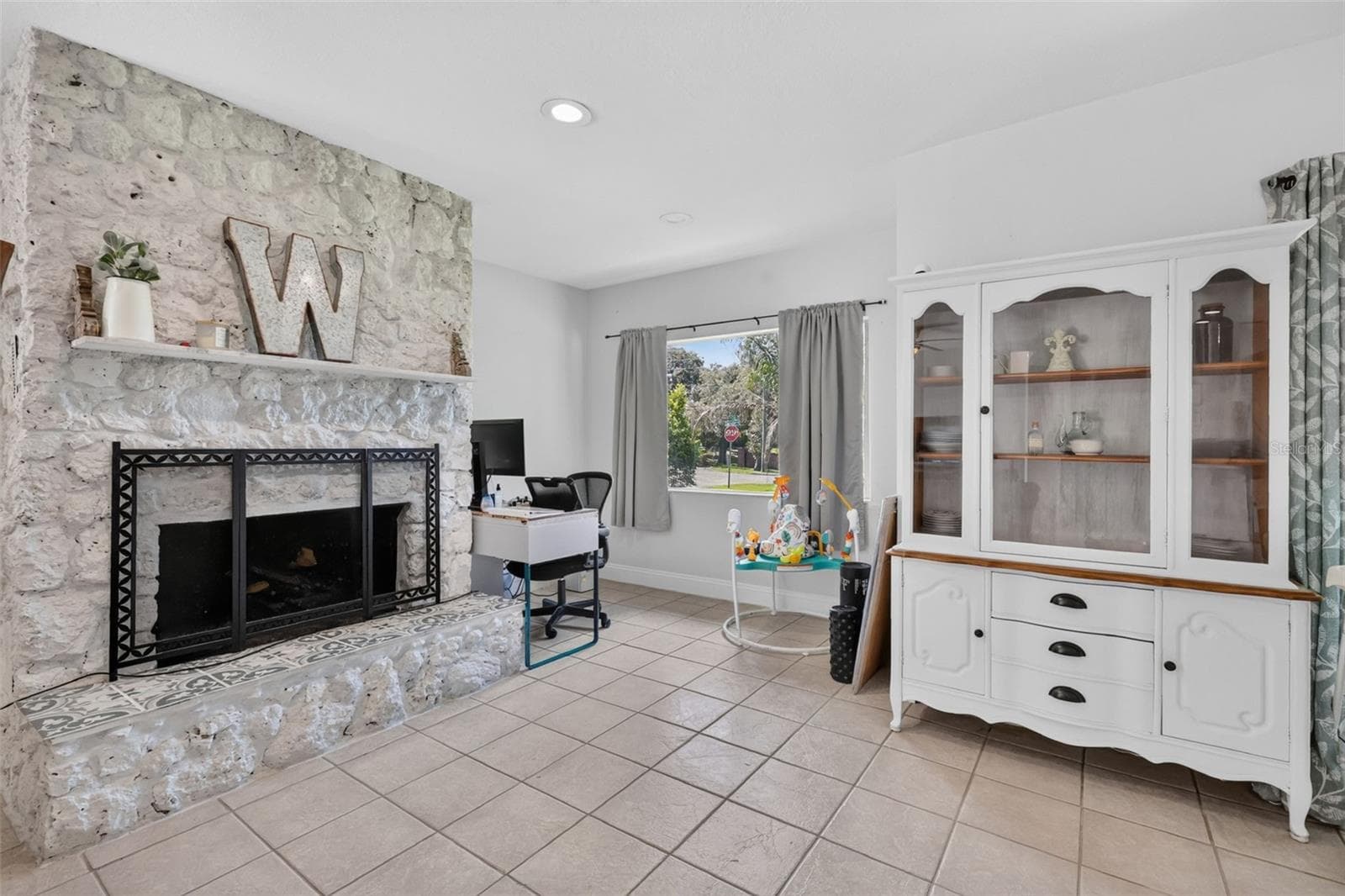 Cozy wood burning fireplace - 428 RUTH ST, LONGWOOD