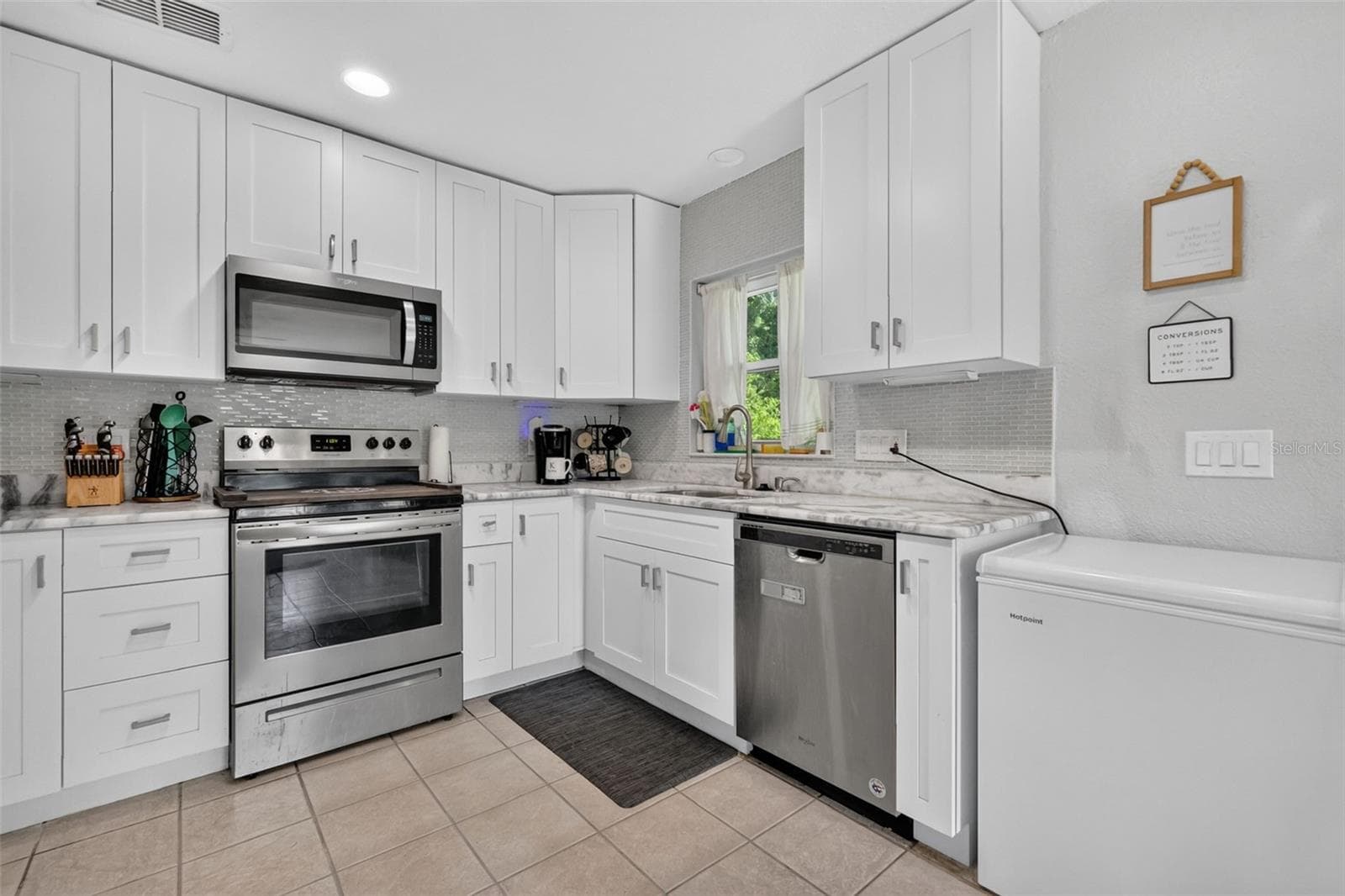Single Family Residence at 428 RUTH ST, LONGWOOD, photo 18 of 38