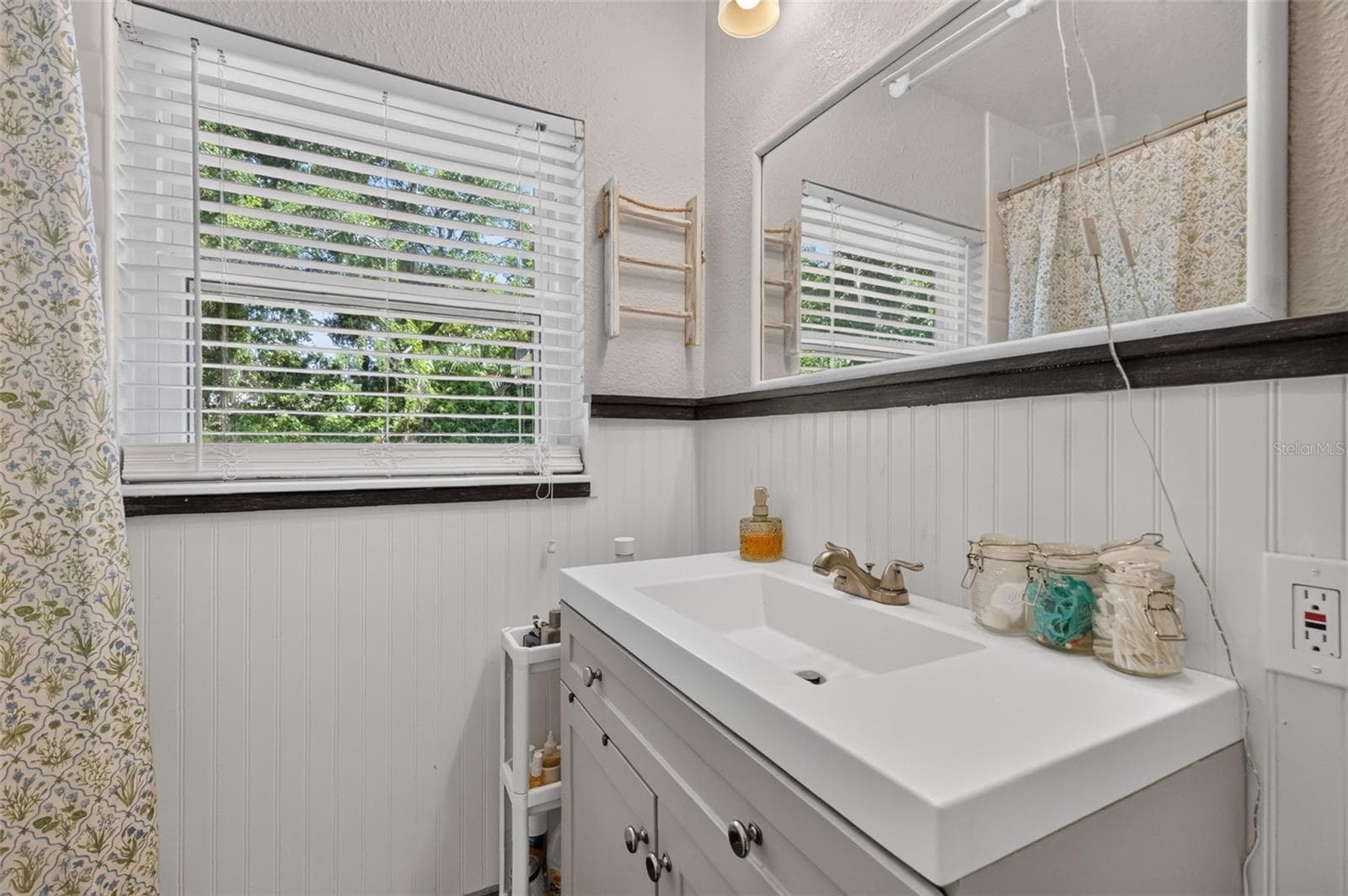 Guest Bath - 428 RUTH ST, LONGWOOD