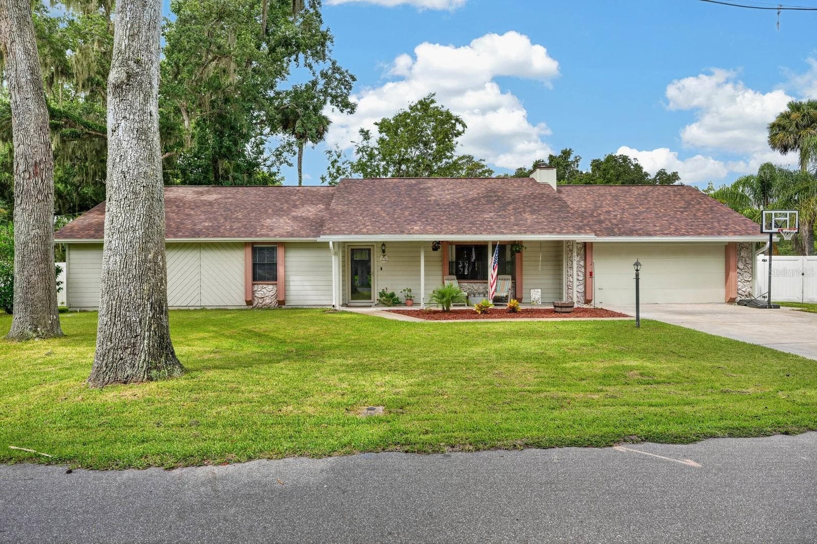 105 EDDY LN