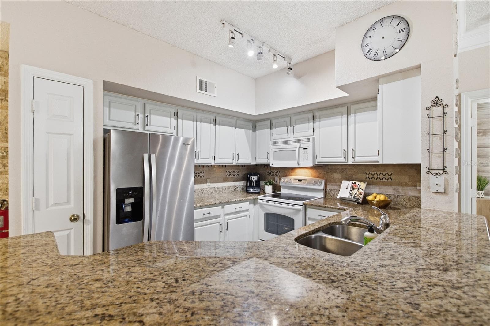 Condominium at 13037 MULBERRY PARK DR #518, ORLANDO, photo 7 of 38