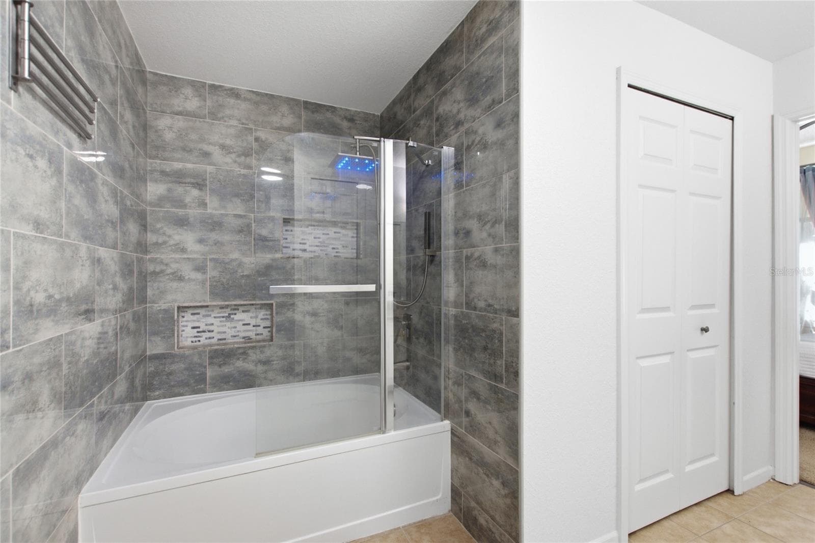 Owner bath - 13037 MULBERRY PARK DR #518, ORLANDO