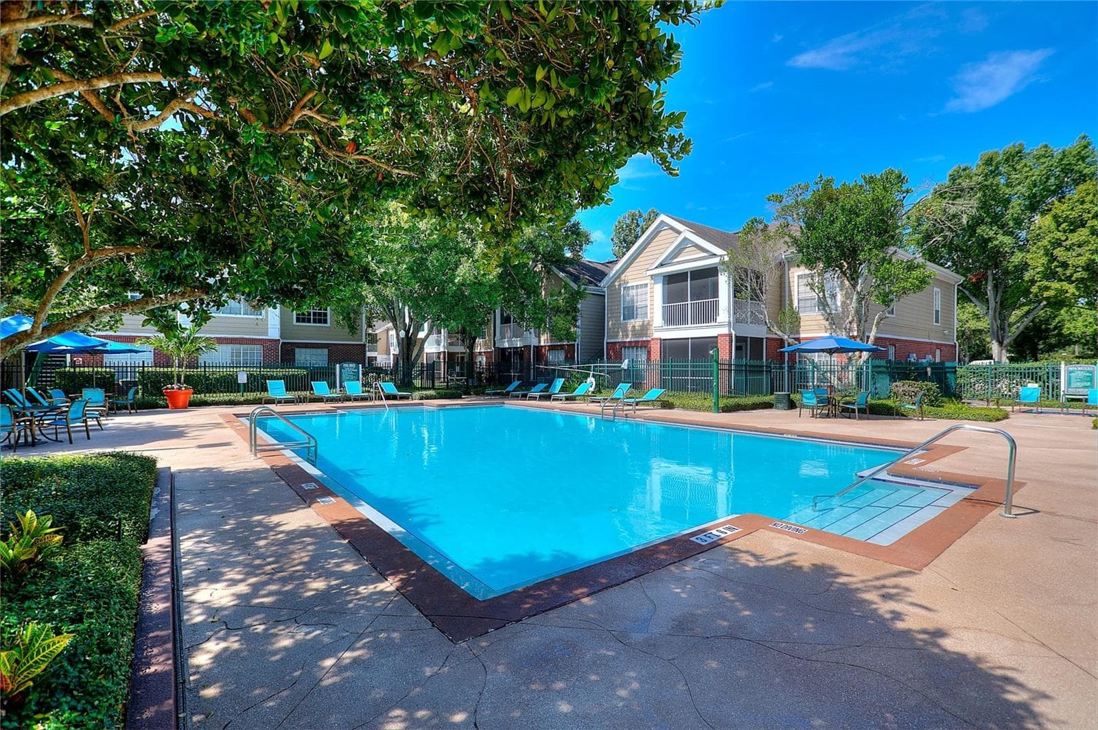 Community pool - 13037 MULBERRY PARK DR #518, ORLANDO