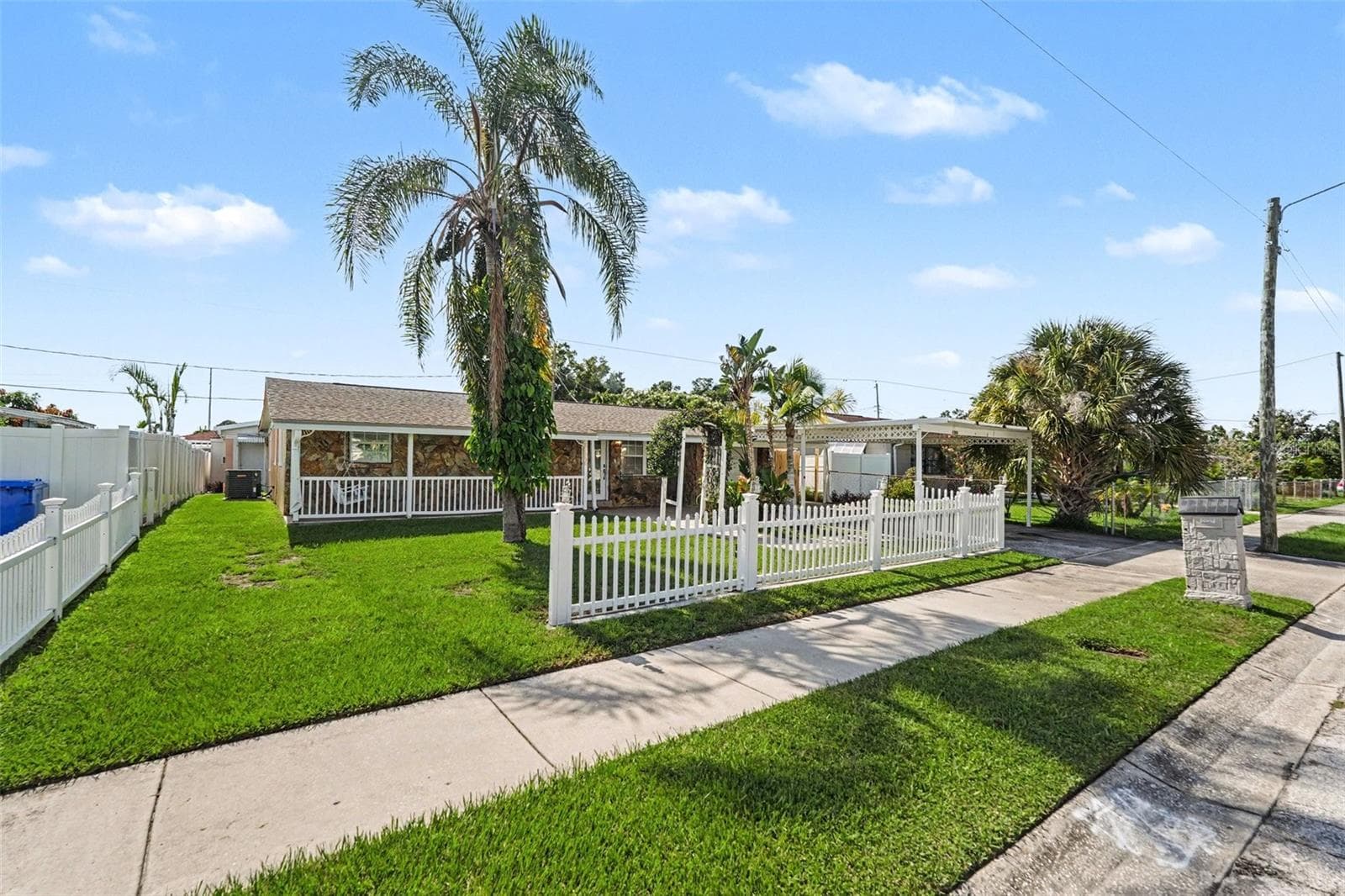 Single Family Residence at 6006 N HUBERT AVE, TAMPA, photo 2 of 29