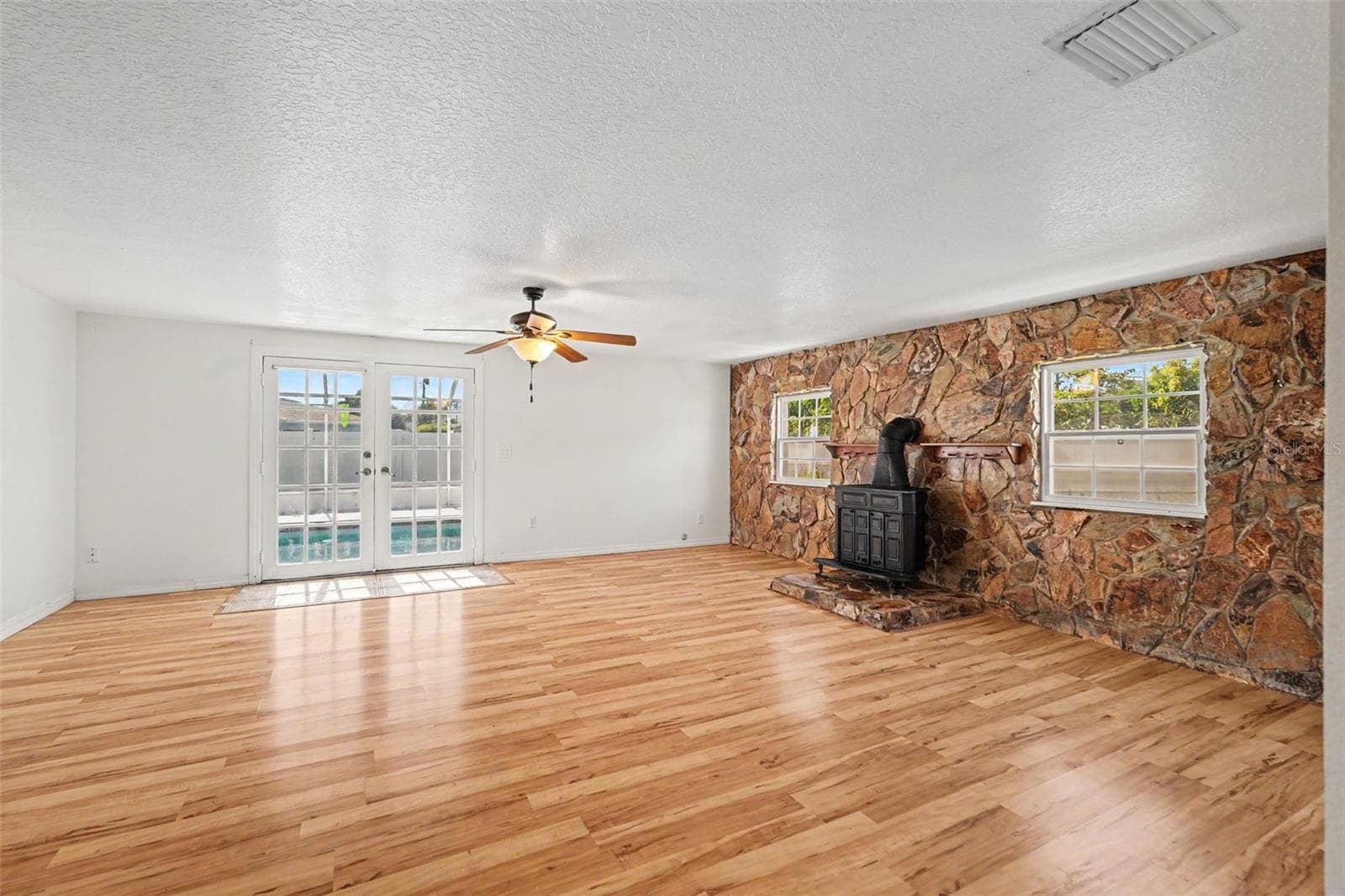 Single Family Residence at 6006 N HUBERT AVE, TAMPA, photo 5 of 29