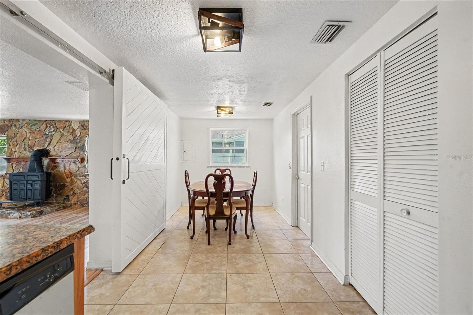 Single Family Residence at 6006 N HUBERT AVE, TAMPA, photo 13 of 29