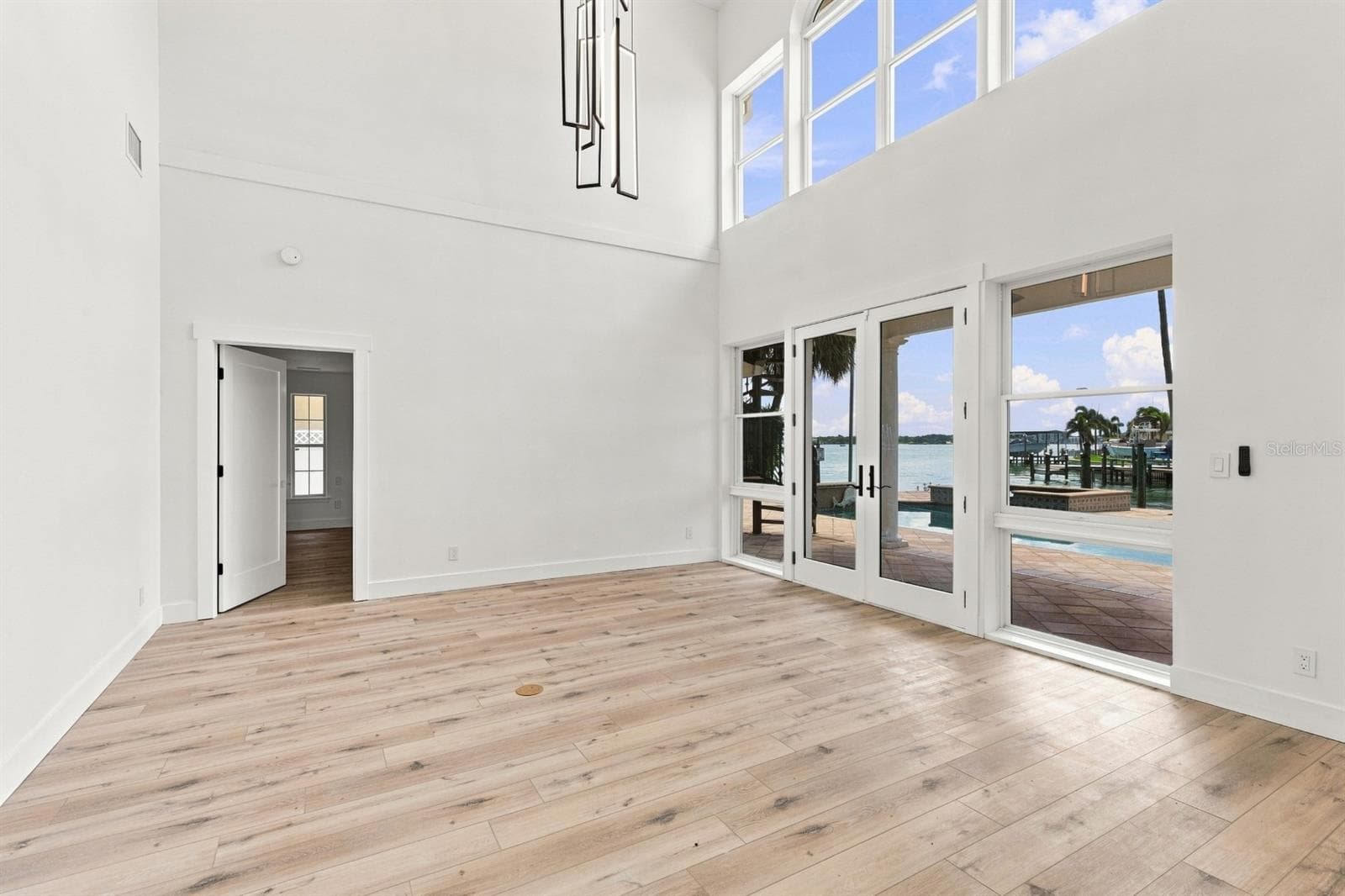Single Family Residence at 461 PALM IS NE, CLEARWATER BEACH, photo 9 of 53