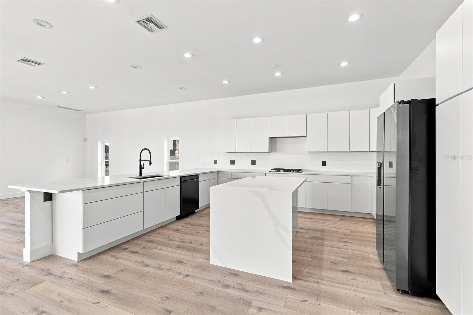 Single Family Residence at 461 PALM IS NE, CLEARWATER BEACH, photo 20 of 53