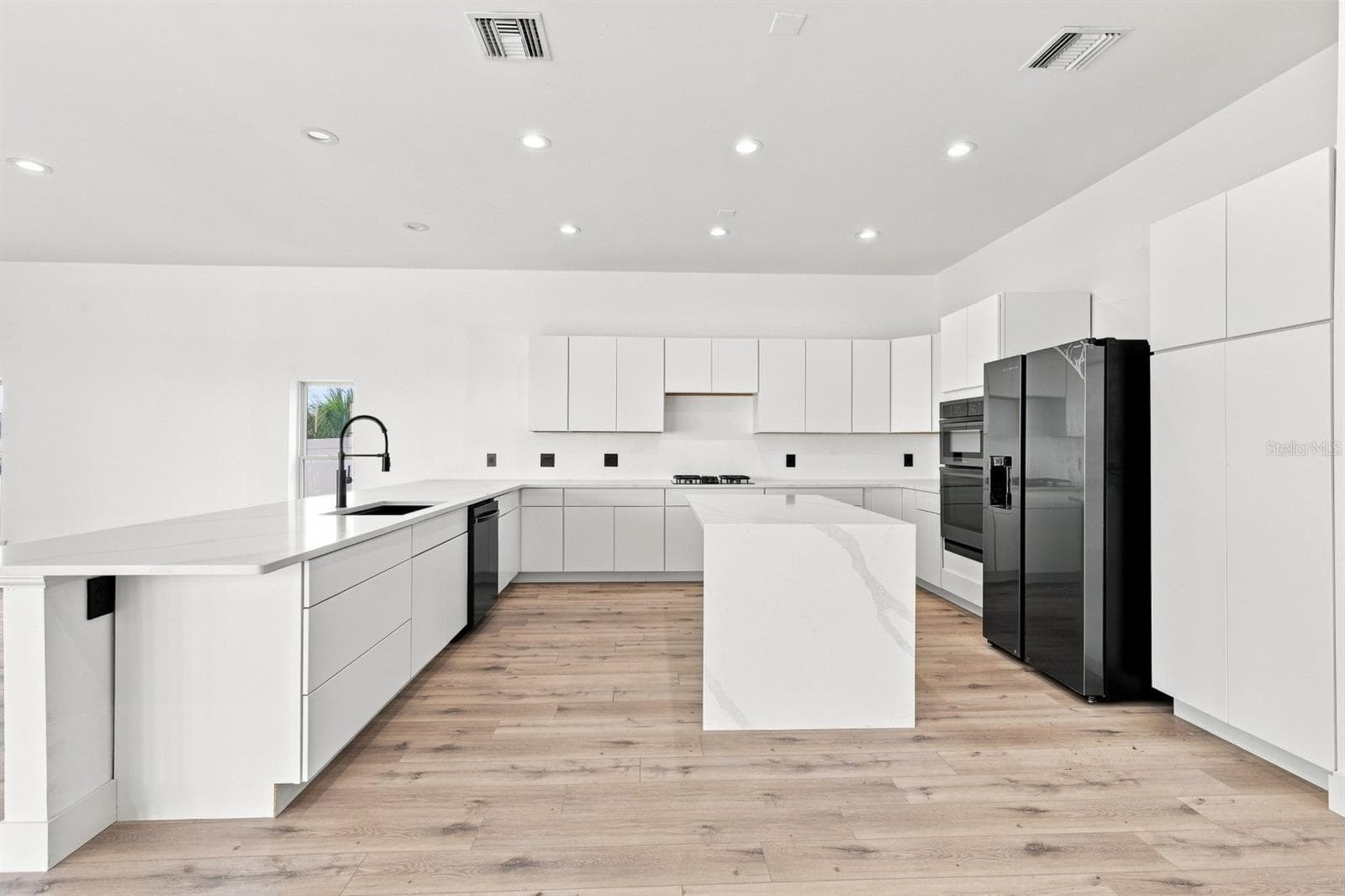 Single Family Residence at 461 PALM IS NE, CLEARWATER BEACH, photo 21 of 53