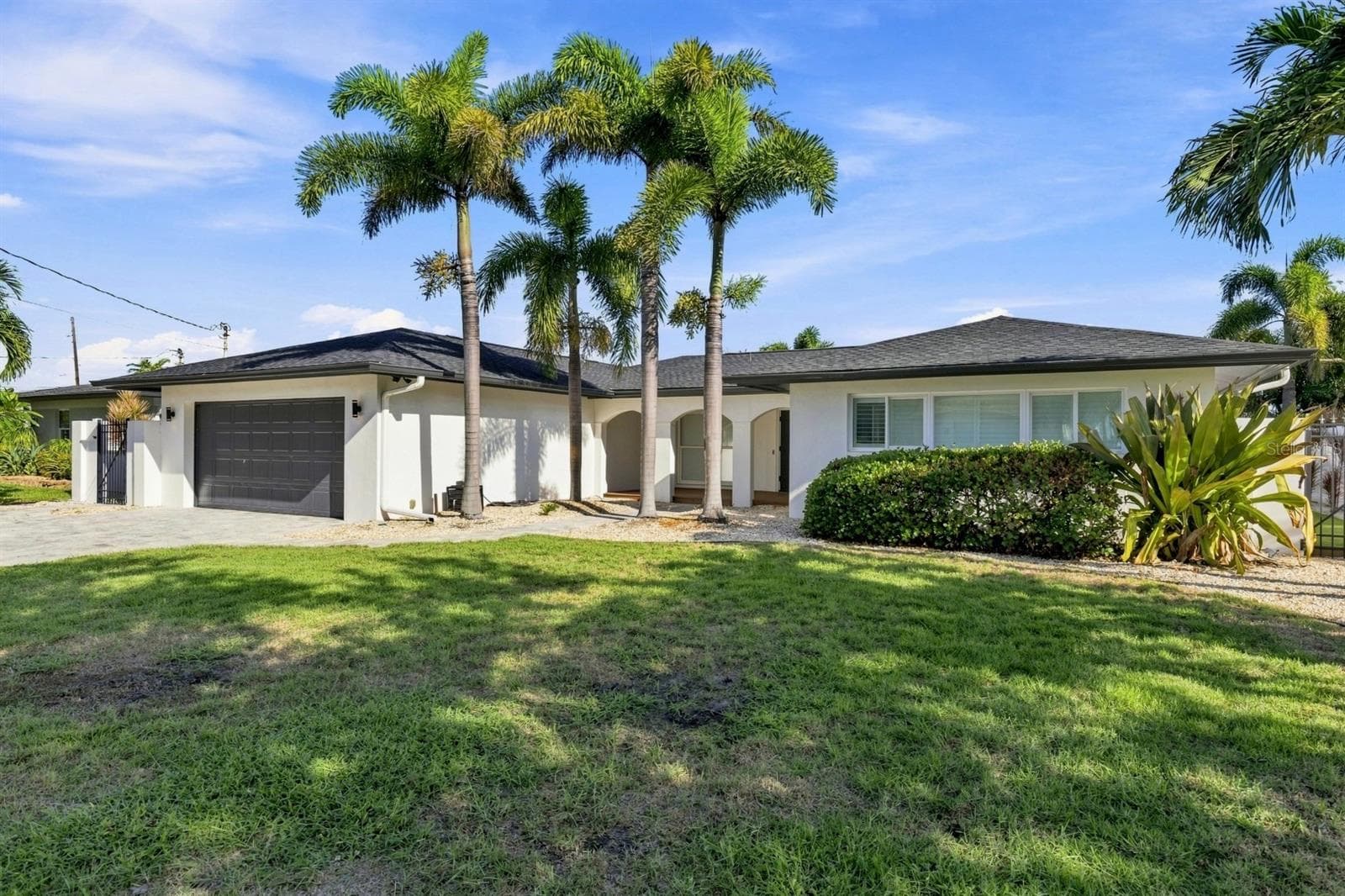 Single Family Residence at 320 PALM IS NE, CLEARWATER BEACH, photo 4 of 50