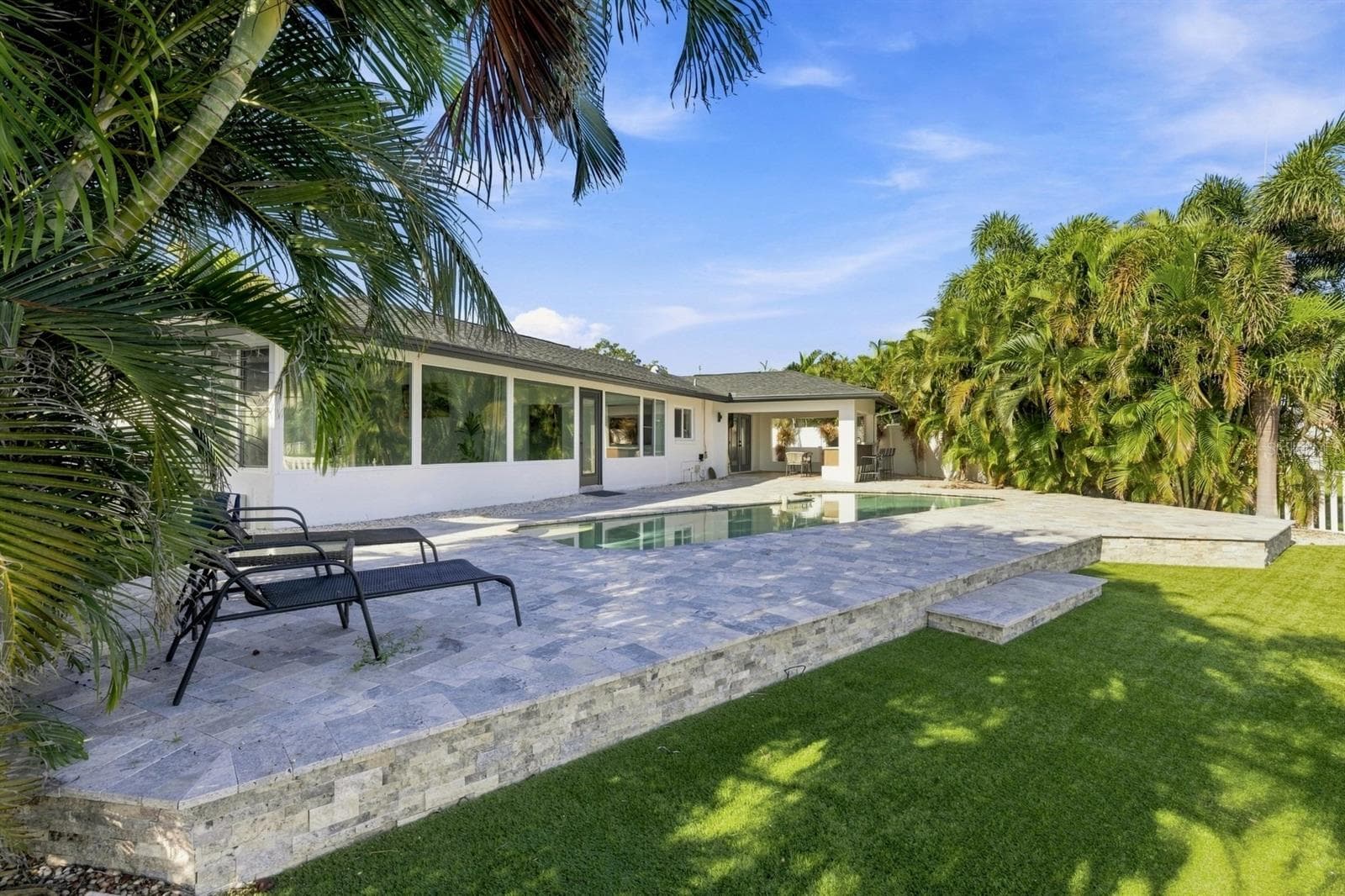 Single Family Residence at 320 PALM IS NE, CLEARWATER BEACH, photo 6 of 50