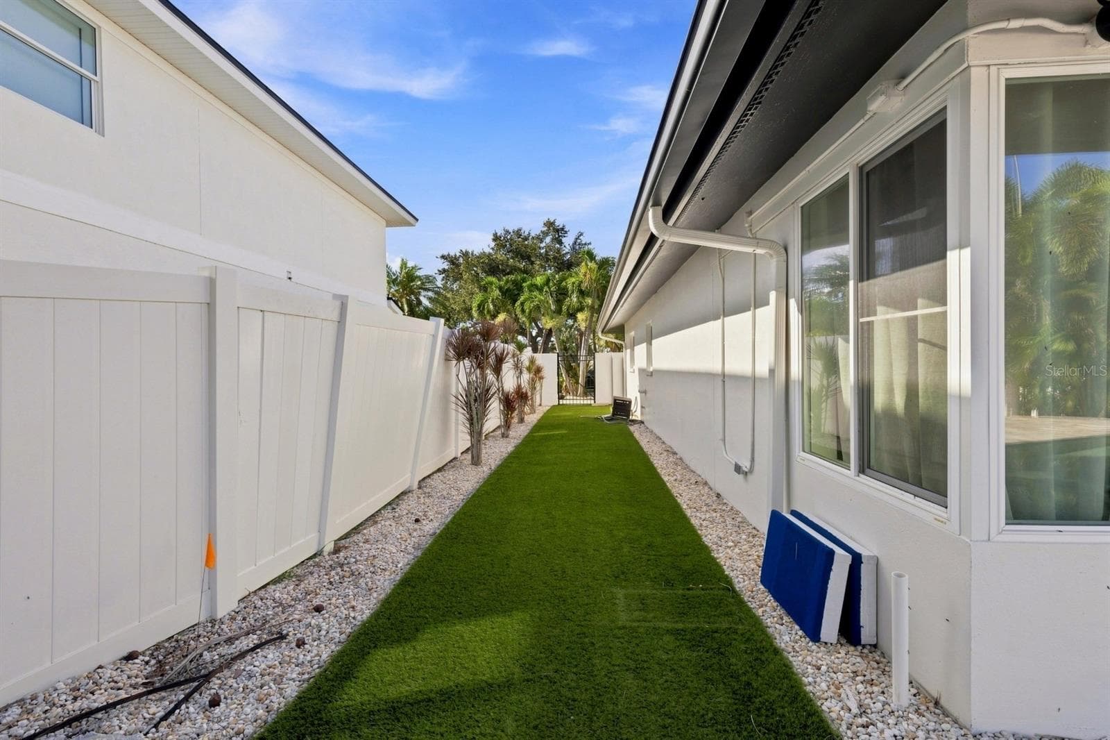 Single Family Residence at 320 PALM IS NE, CLEARWATER BEACH, photo 8 of 50