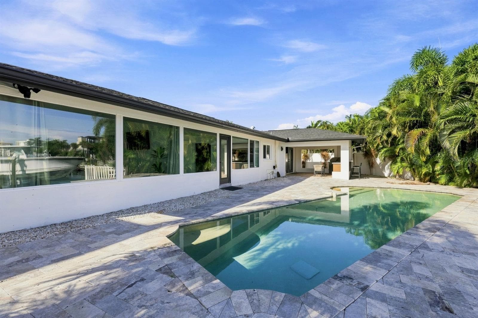 Single Family Residence at 320 PALM IS NE, CLEARWATER BEACH, photo 9 of 50