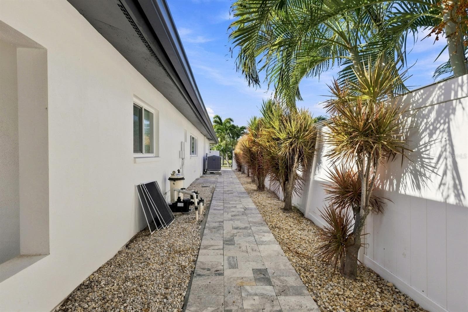 Single Family Residence at 320 PALM IS NE, CLEARWATER BEACH, photo 11 of 50