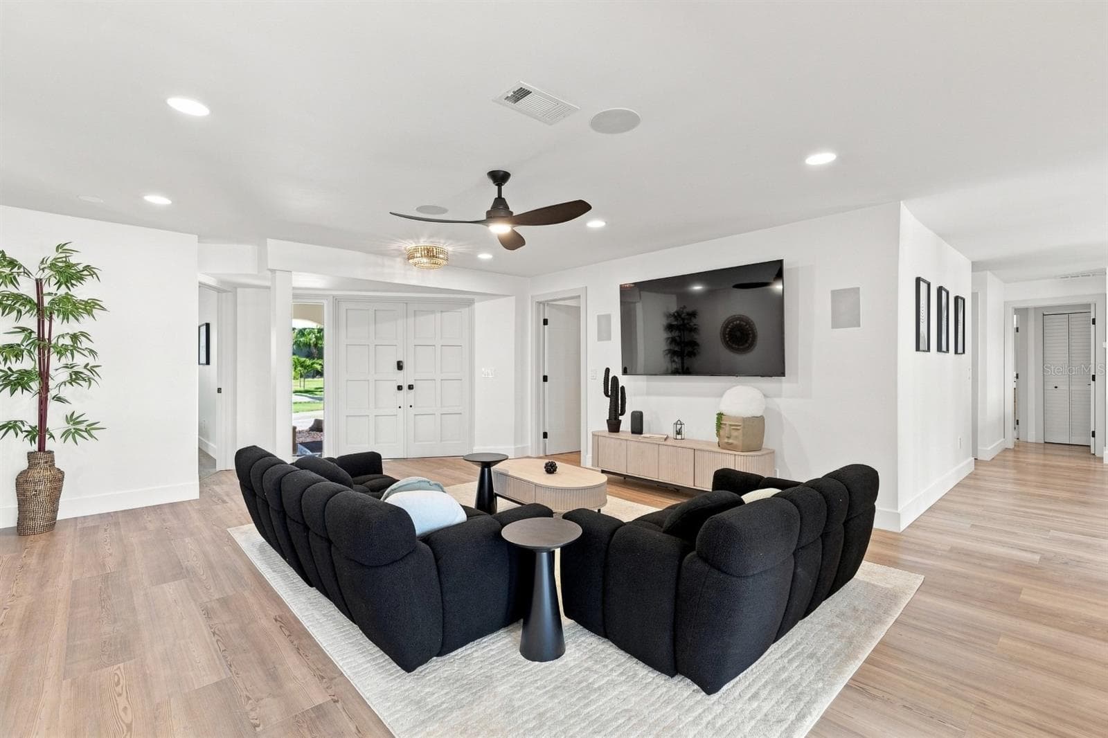 Single Family Residence at 320 PALM IS NE, CLEARWATER BEACH, photo 20 of 50