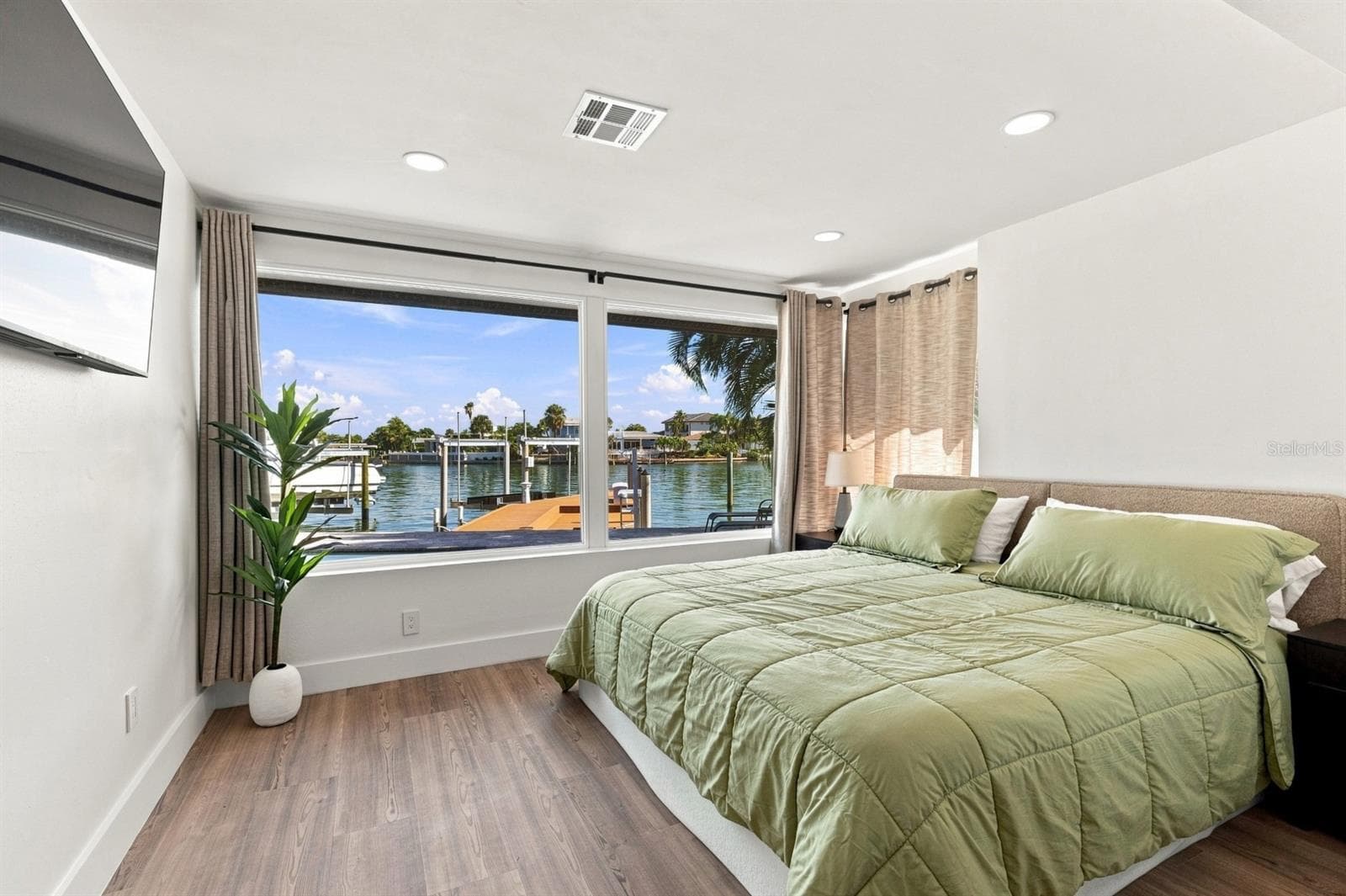 Single Family Residence at 320 PALM IS NE, CLEARWATER BEACH, photo 28 of 50