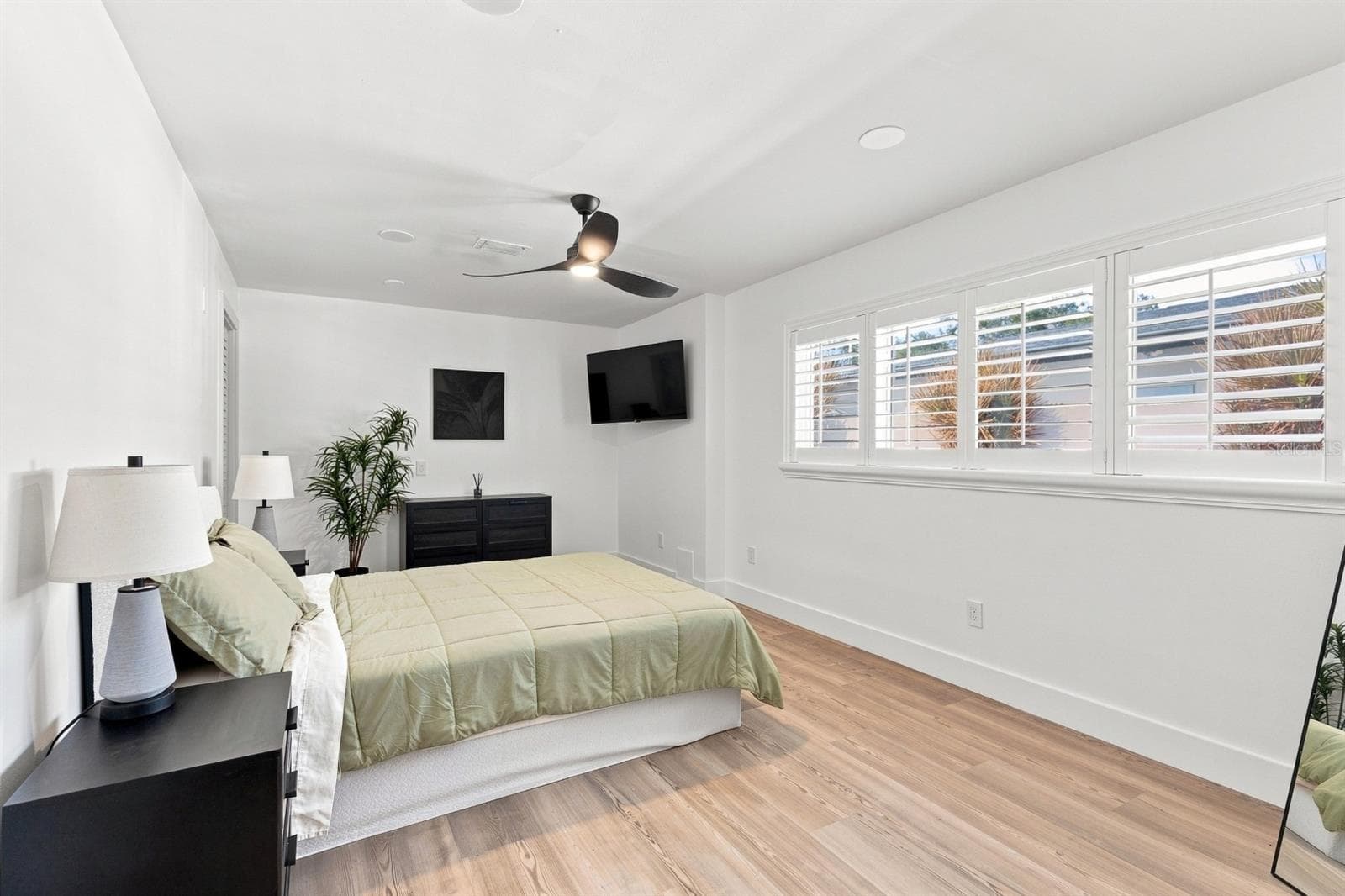 Single Family Residence at 320 PALM IS NE, CLEARWATER BEACH, photo 38 of 50