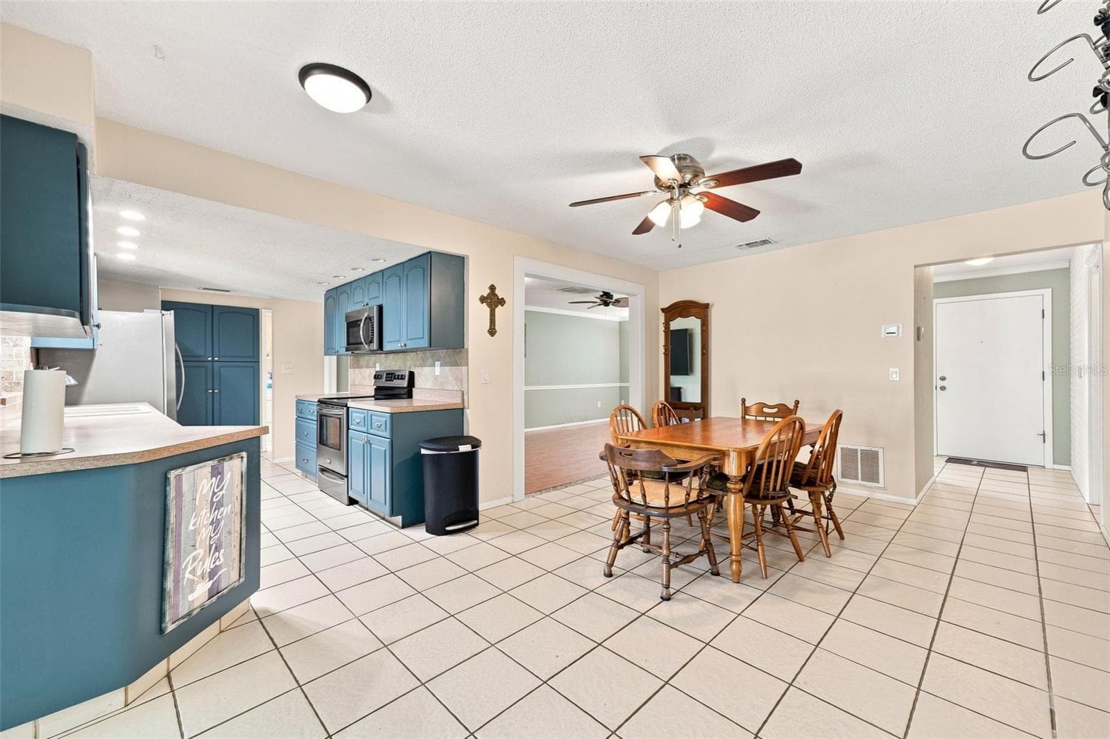 Single Family Residence at 2069 KINGFISHER DR, PALM HARBOR, photo 18 of 49