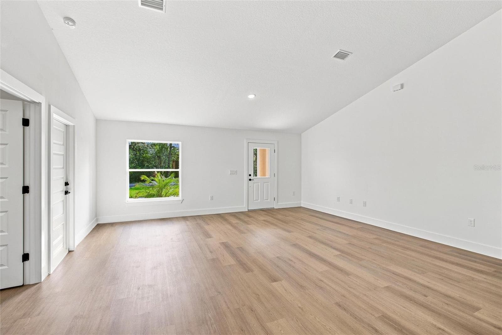 Single Family Residence at 6898 DICKINSON DR, SEBRING, photo 5 of 48
