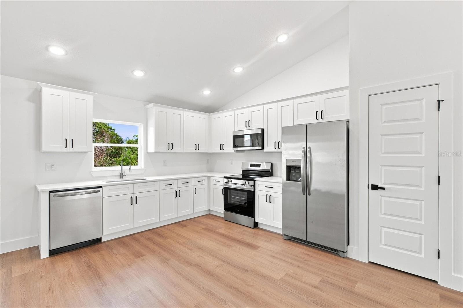 Single Family Residence at 6898 DICKINSON DR, SEBRING, photo 9 of 48