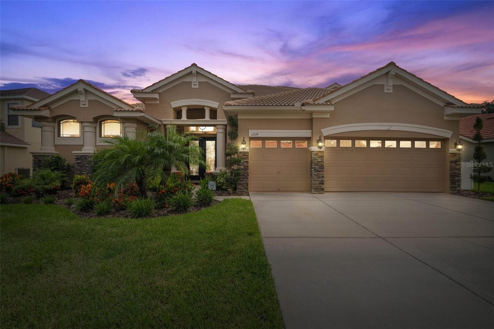 Single Family Residence at 11519 BELLE HAVEN DR, NEW PORT RICHEY, photo 2 of 68