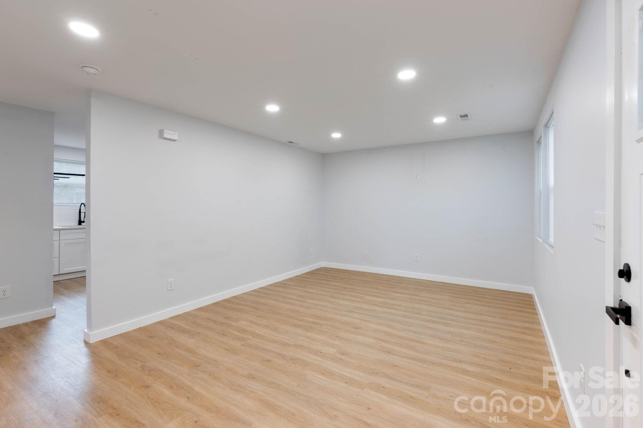 Single Family Residence at 615 E Saunders Avenue, Newton, photo 8 of 32