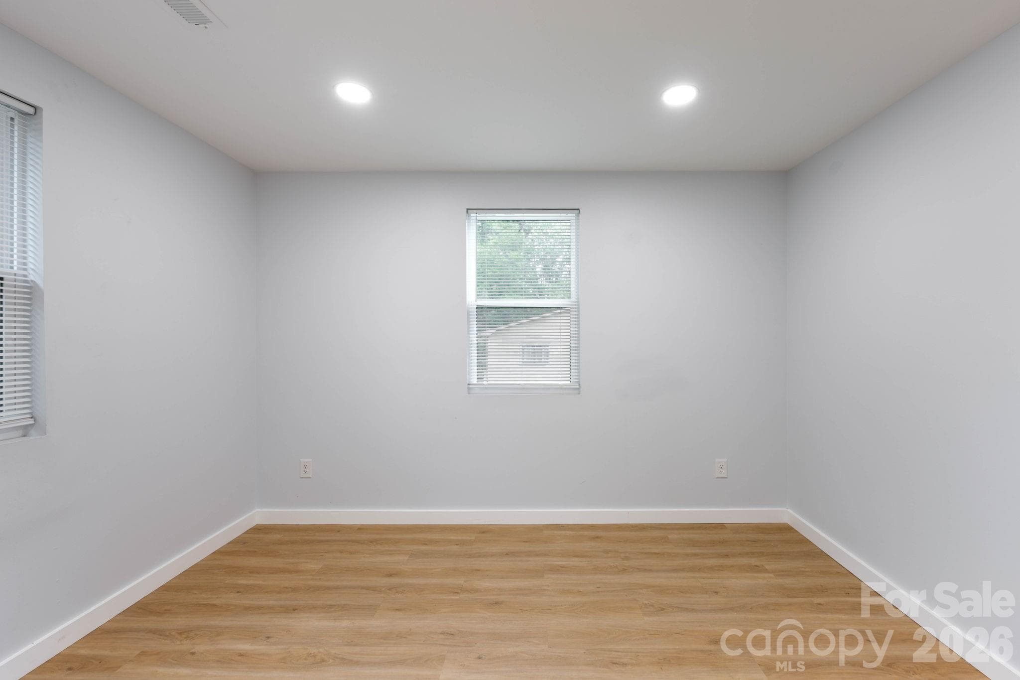 Single Family Residence at 615 E Saunders Avenue, Newton, photo 11 of 32
