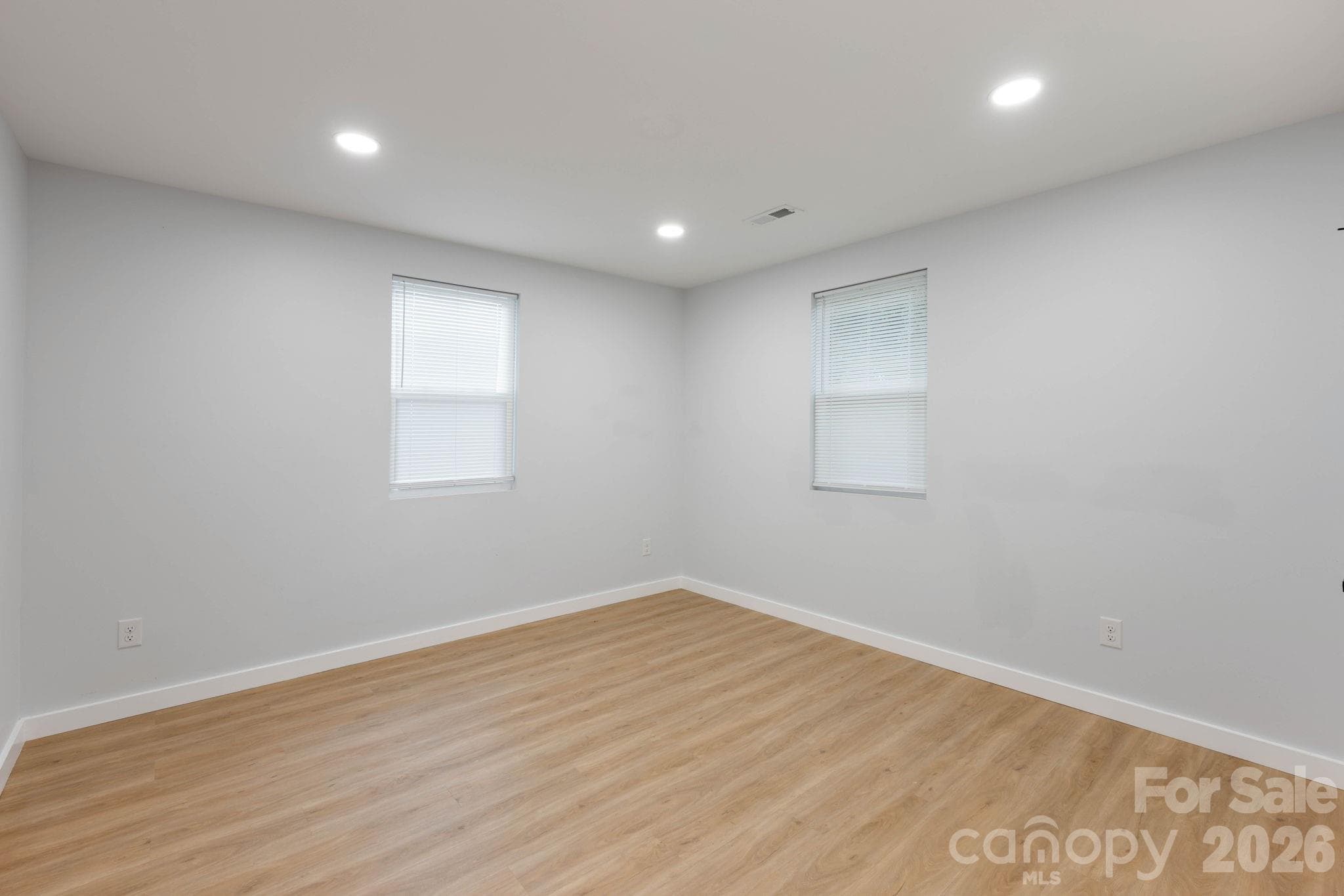 Single Family Residence at 615 E Saunders Avenue, Newton, photo 13 of 32