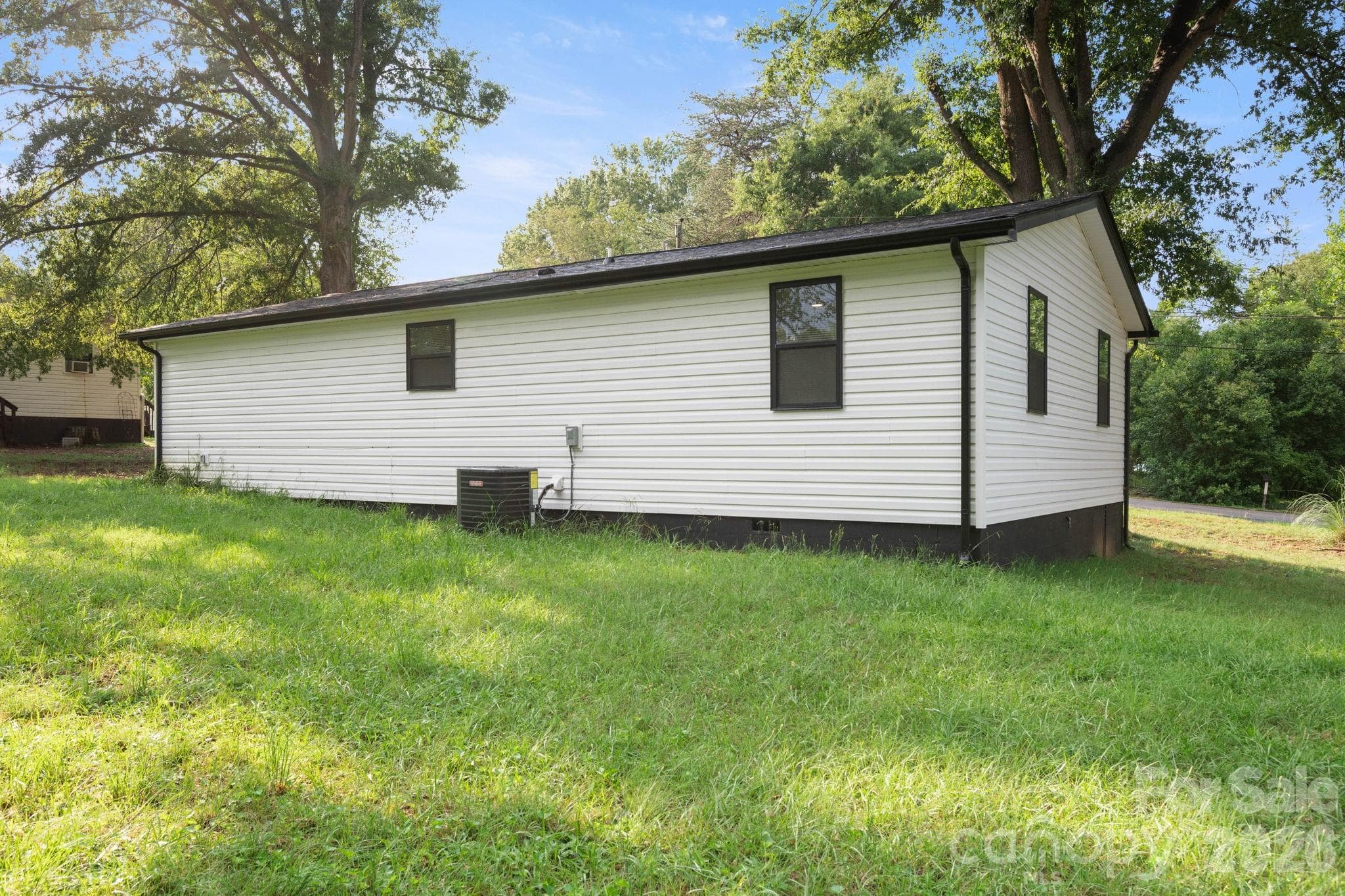 Single Family Residence at 615 E Saunders Avenue, Newton, photo 24 of 32