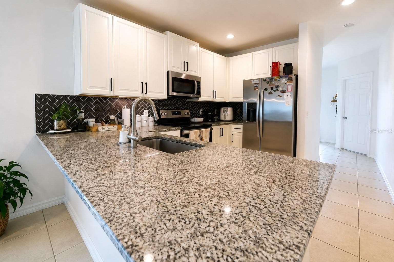 Single Family Residence at 5003 ROYAL POINT AVE, KISSIMMEE, photo 4 of 15