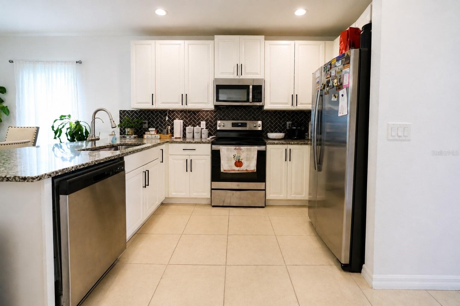 Single Family Residence at 5003 ROYAL POINT AVE, KISSIMMEE, photo 5 of 15