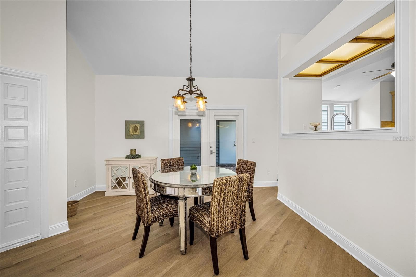 Clean and fresh dining area opens to the screened breezeway, which leads to the backyard and garage. Perfect for entertaining! - 10479 LONGWOOD DR, SEMINOLE