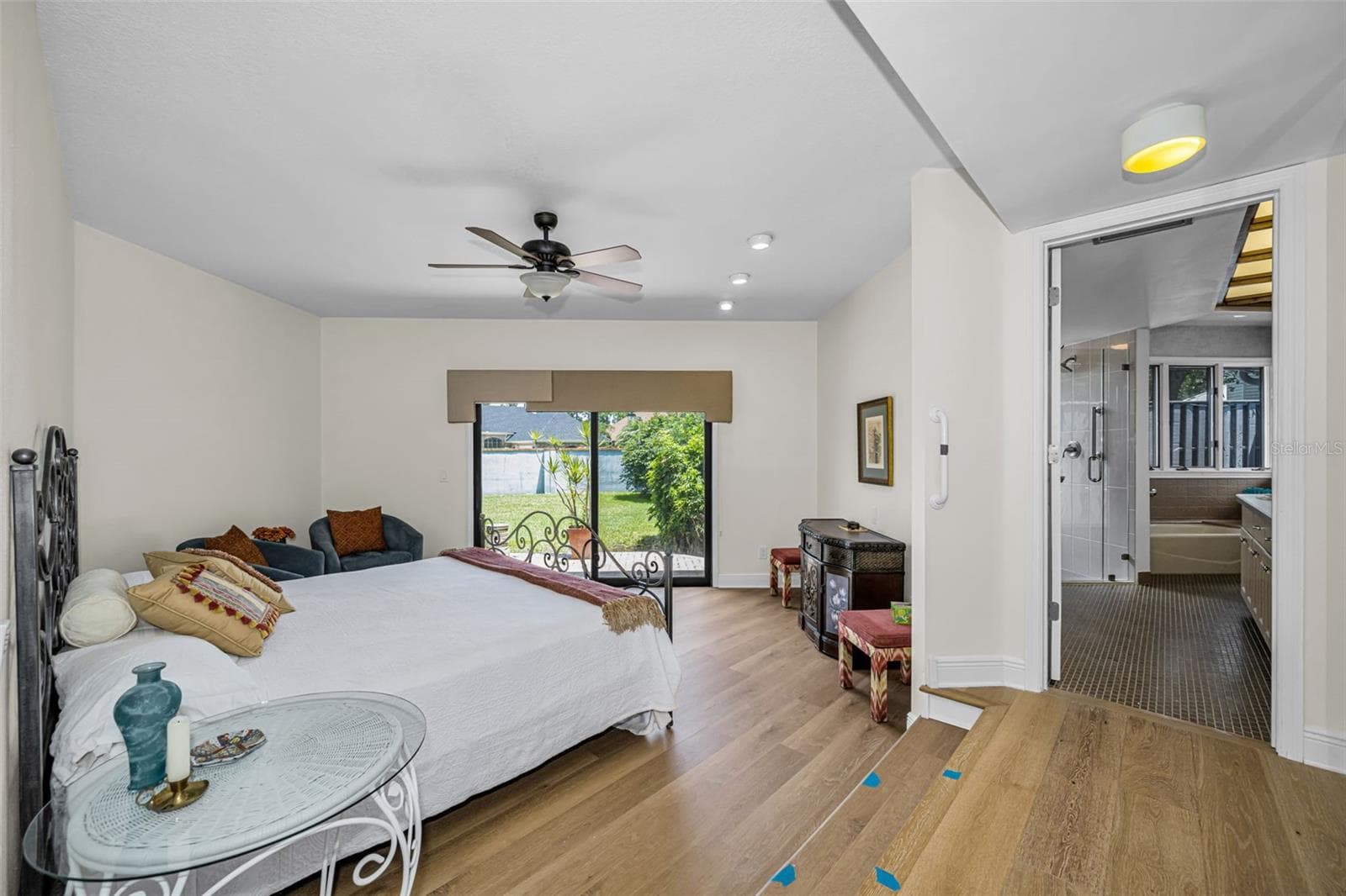 Master bedroom suite with adjacent full bath! - 10479 LONGWOOD DR, SEMINOLE