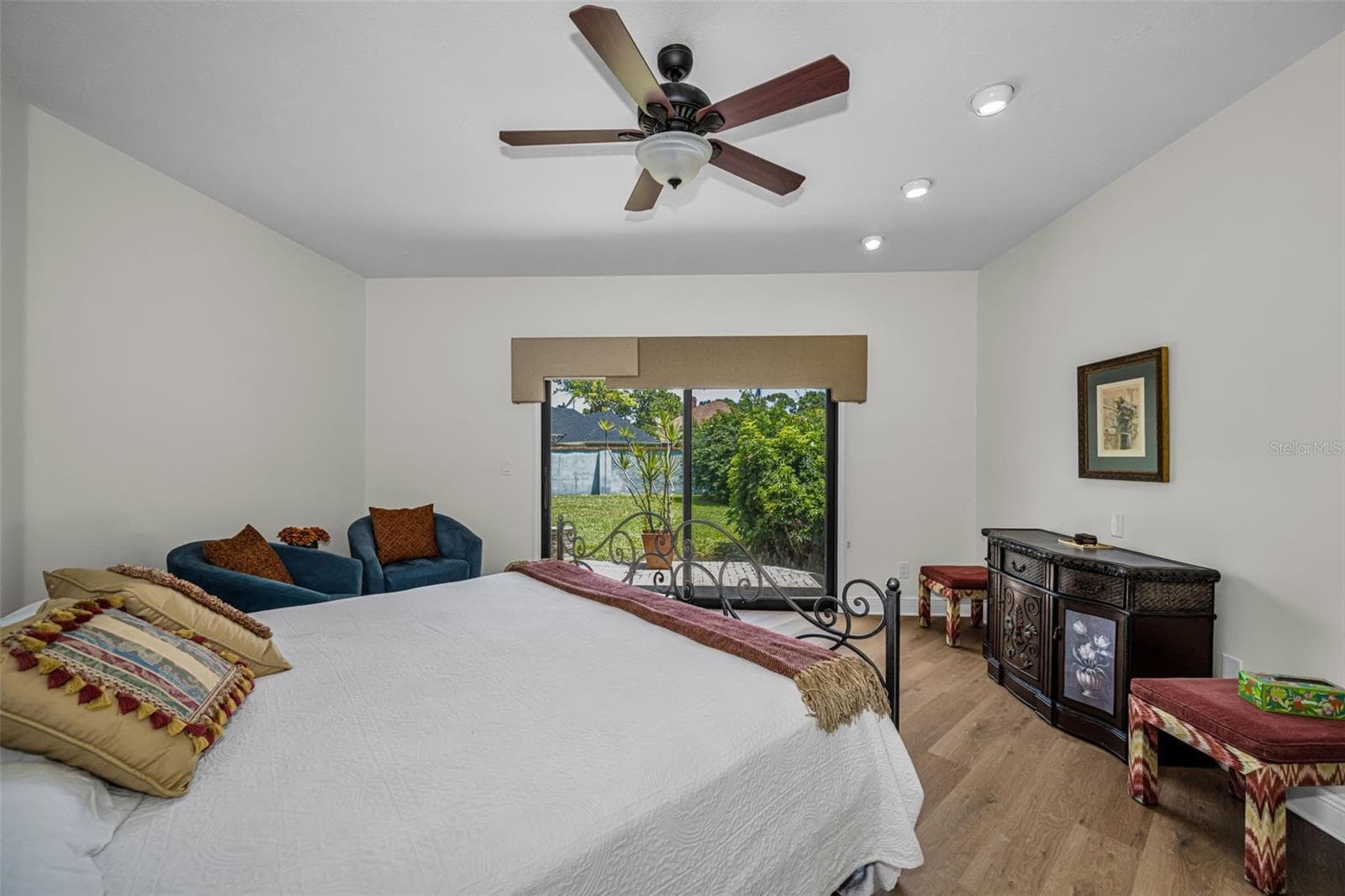 Valances and sun shades included. Most furnishings available! - 10479 LONGWOOD DR, SEMINOLE