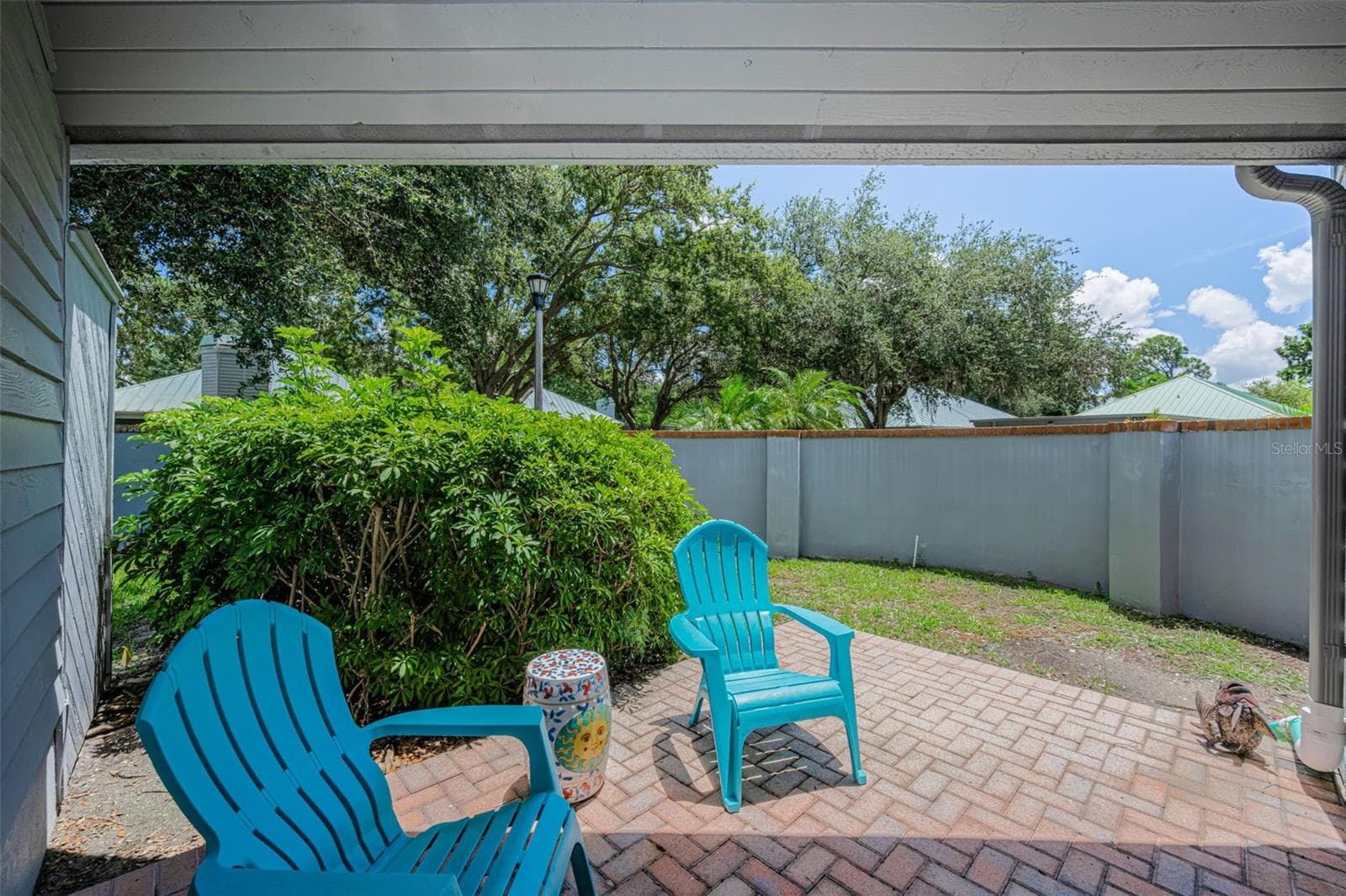 Patio outside living room and this winds around to the huge back yard! - 10479 LONGWOOD DR, SEMINOLE