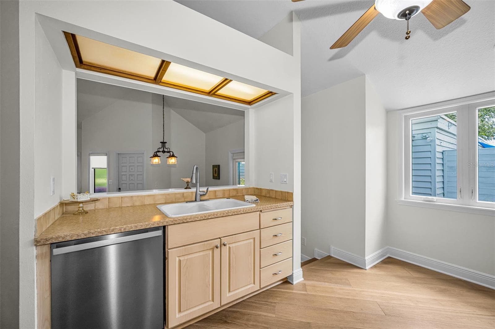 Porcelain sink overlooks the dining area. Note the new Meile dishwasher!!! New window in kitchen also! - 10479 LONGWOOD DR, SEMINOLE