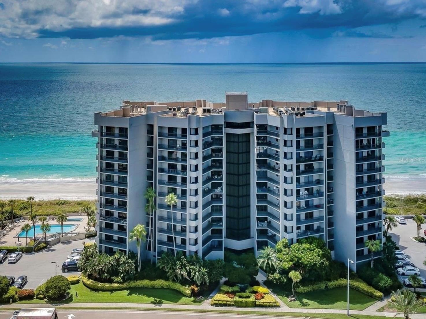 The beautiful Dans Island community features 24 hour gated security and luxury amenities! - 1660 GULF BLVD #PH1, CLEARWATER BEACH