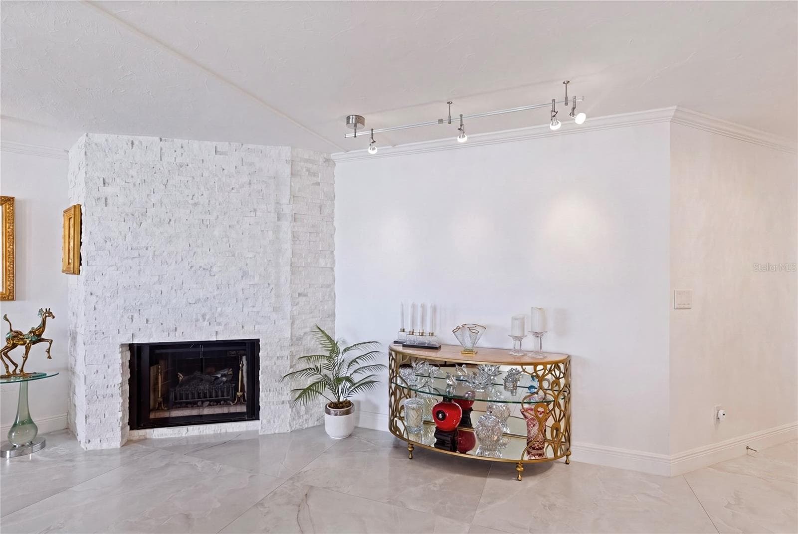 The spacious great room - 1660 GULF BLVD #PH1, CLEARWATER BEACH