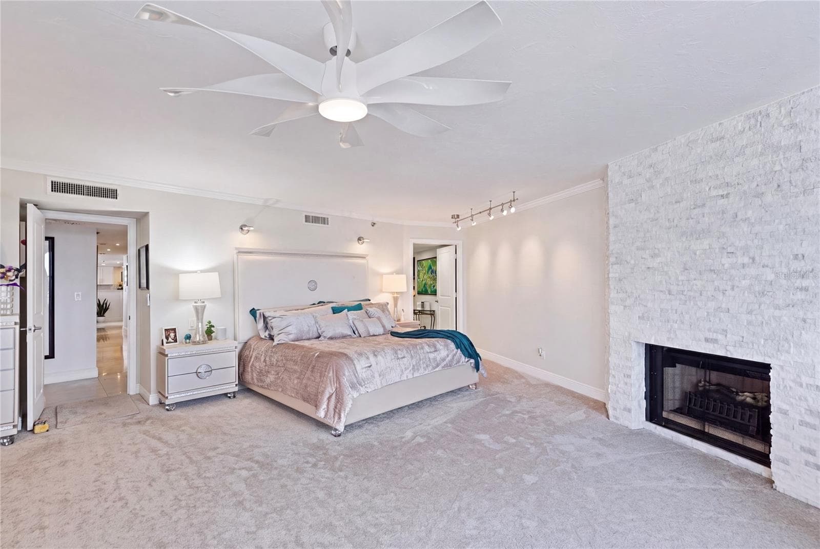 ...pure quiet luxury. - 1660 GULF BLVD #PH1, CLEARWATER BEACH