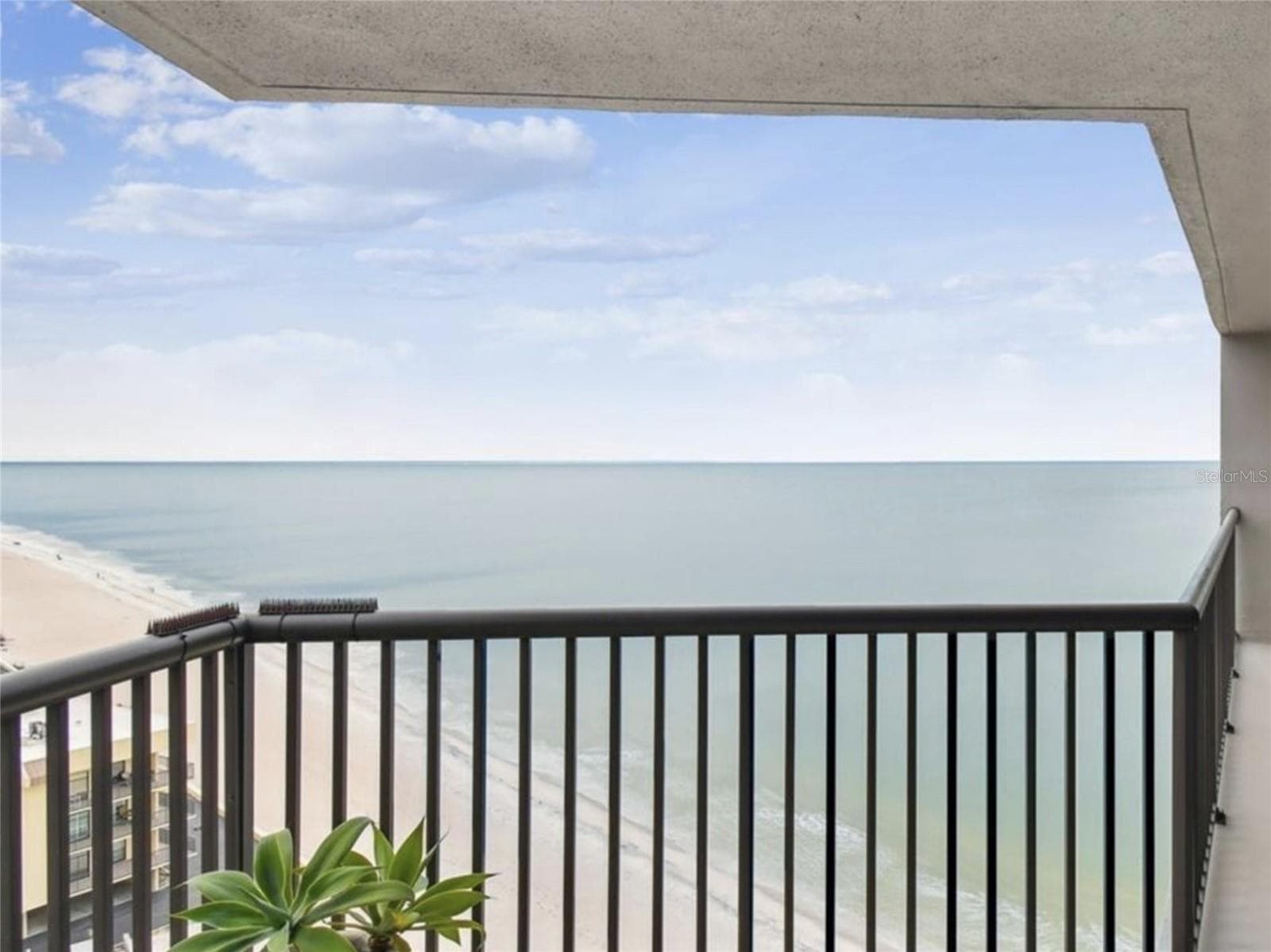 Calm your mind in soft surroundings every day. - 1660 GULF BLVD #PH1, CLEARWATER BEACH