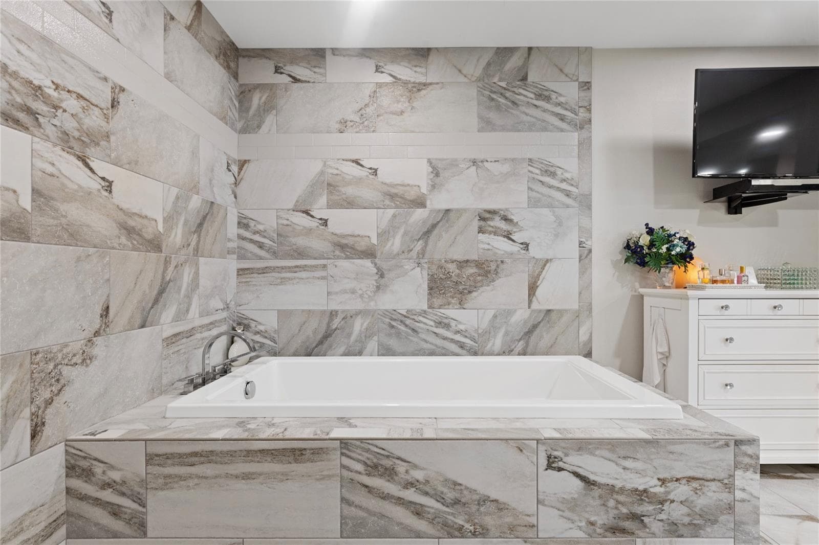 Soak the stress away in your spa-inspired bath. - 1660 GULF BLVD #PH1, CLEARWATER BEACH