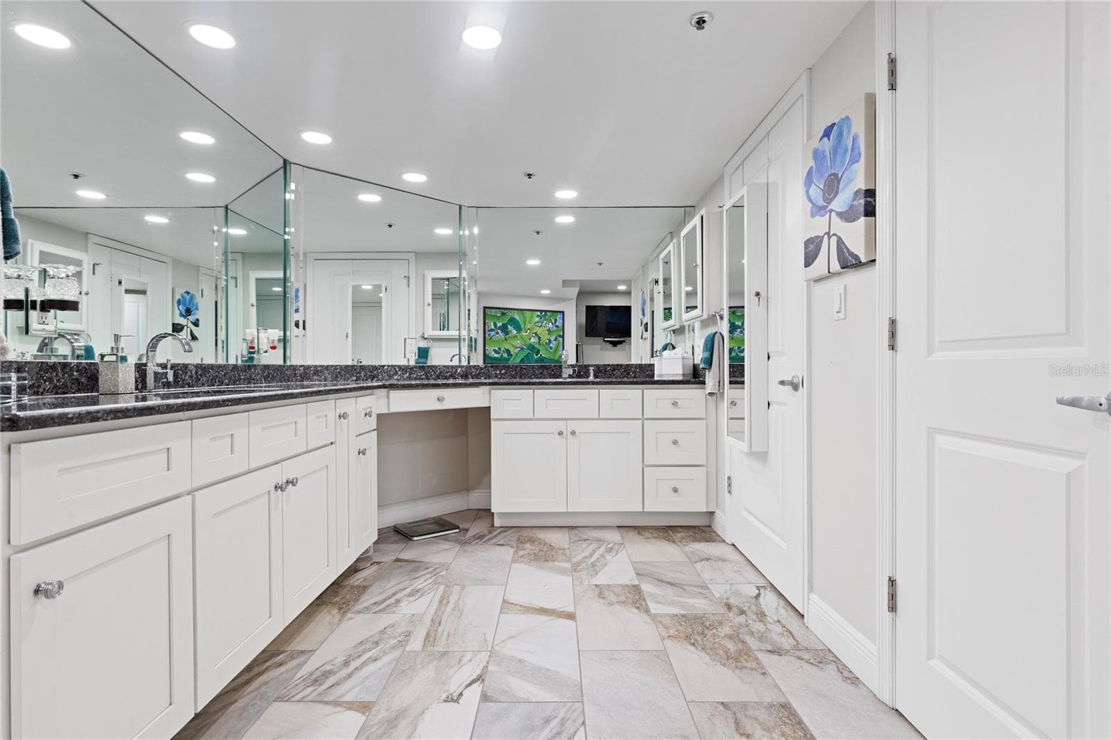 Lots of counter space for everyone's stuff! - 1660 GULF BLVD #PH1, CLEARWATER BEACH