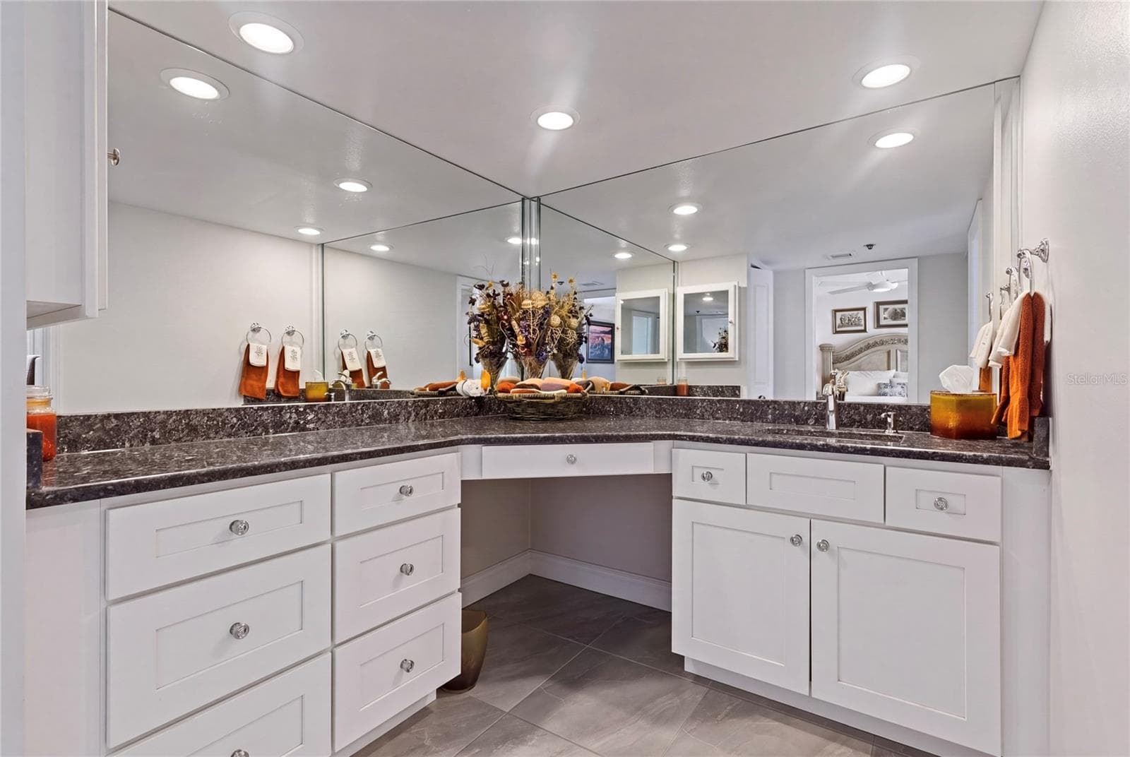 2nd master bath is well lit and luxurious! - 1660 GULF BLVD #PH1, CLEARWATER BEACH