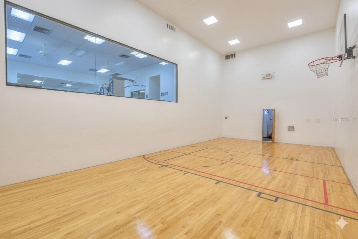Raquet-or basketball court. - 1660 GULF BLVD #PH1, CLEARWATER BEACH