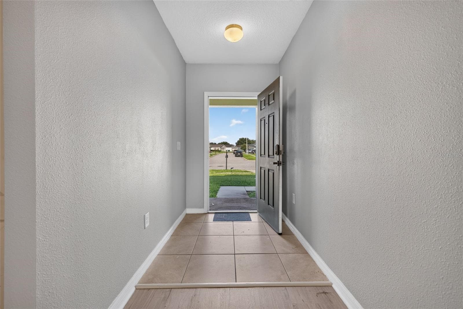 Single Family Residence at 573 LUCERNE BLVD, WINTER HAVEN, photo 4 of 40