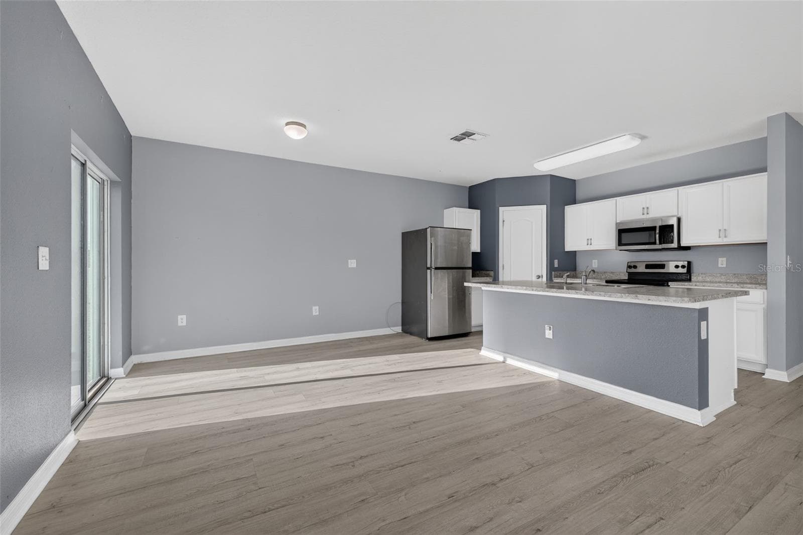 Single Family Residence at 573 LUCERNE BLVD, WINTER HAVEN, photo 17 of 40