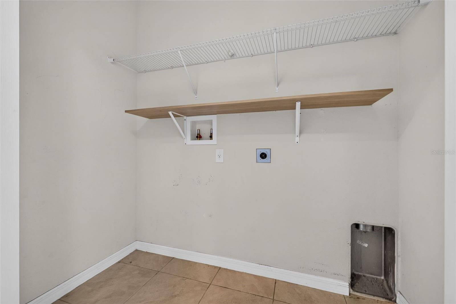 Single Family Residence at 573 LUCERNE BLVD, WINTER HAVEN, photo 23 of 40